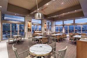 供应早餐、午餐和晚餐,无国界融合菜