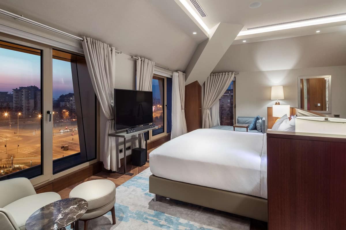 presidential suite, 1 king bed | 1 bedroom, hypo-allergenic bedding, minibar, in-room safe