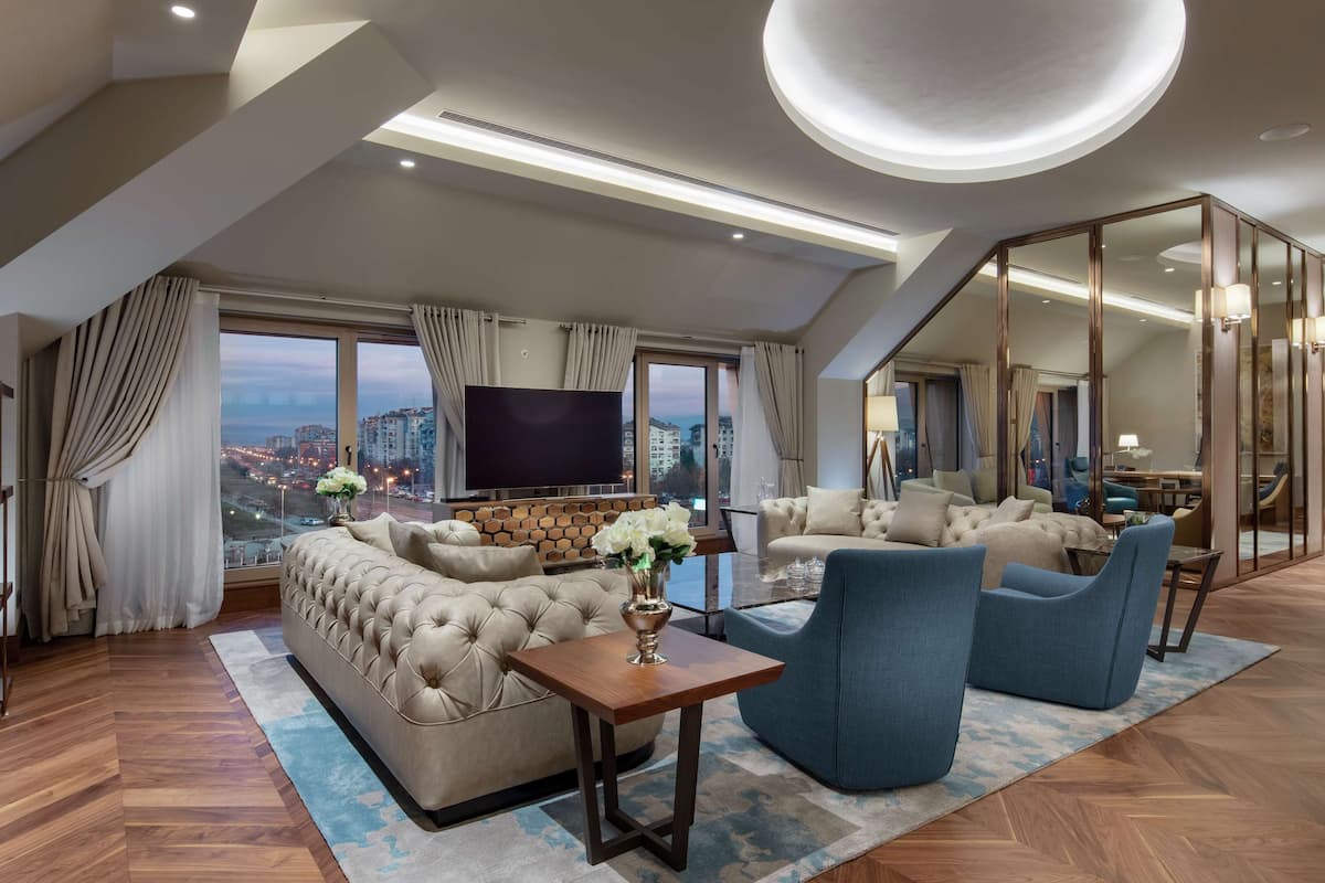 presidential suite, 1 king bed | 1 bedroom, hypo-allergenic bedding, minibar, in-room safe