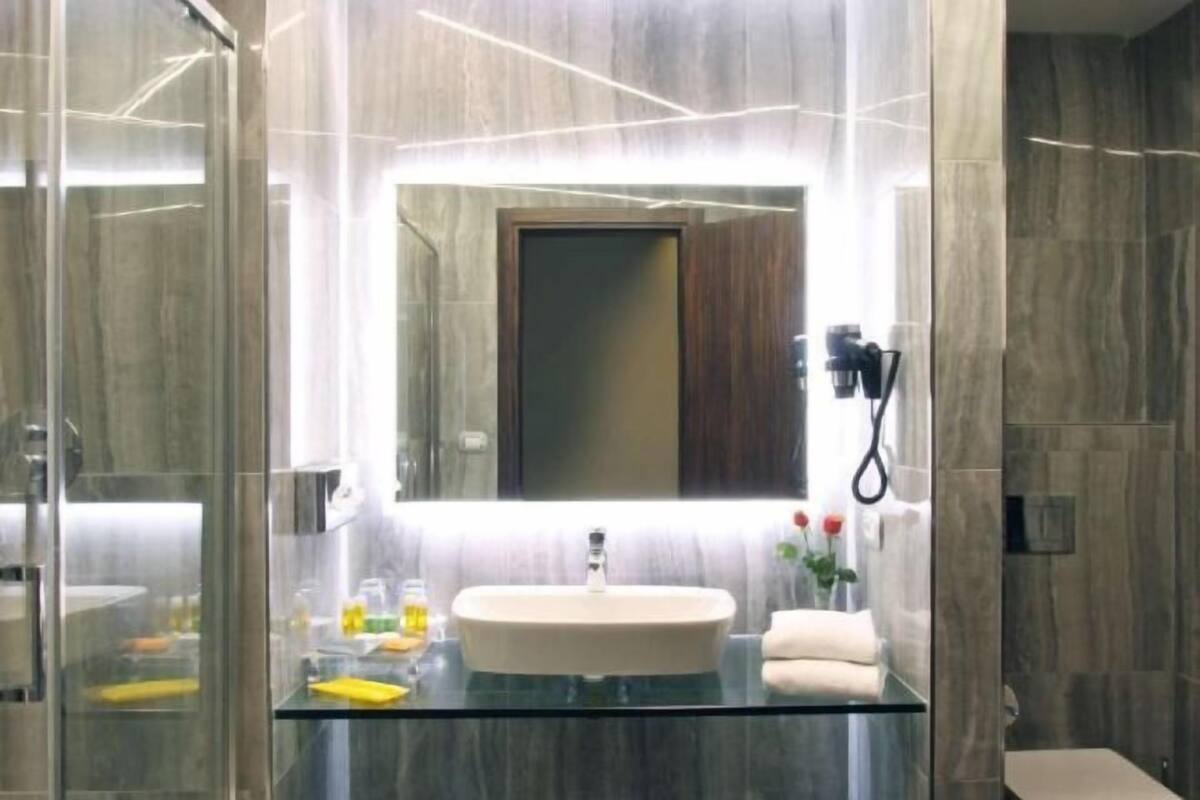 Bagno | Set di cortesia gratuito, asciugacapelli, pantofole, bidet