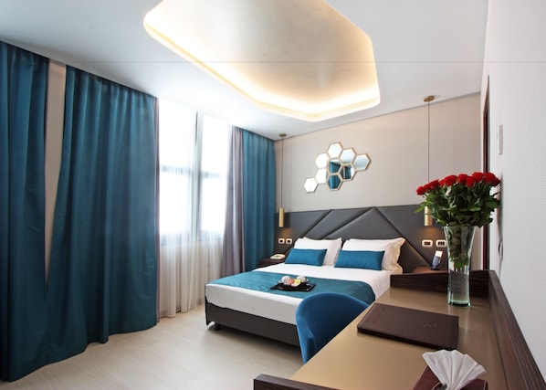 Junior Suite | Minibar, in-room safe, desk, soundproofing