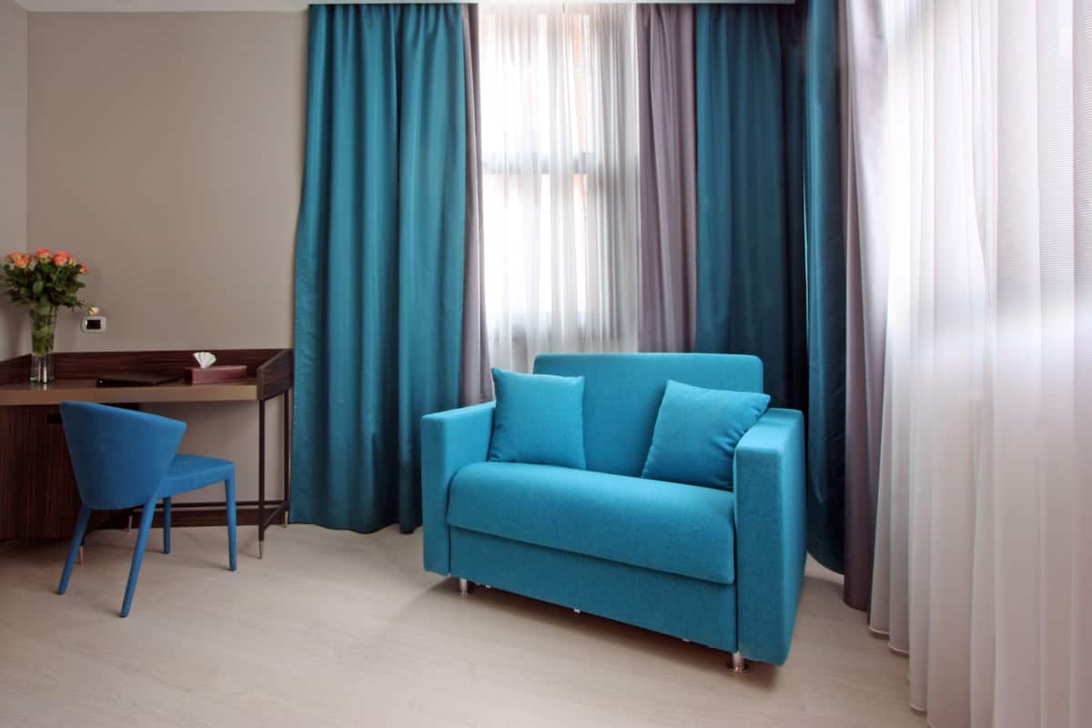 Suite | Minibar, in-room safe, desk, soundproofing