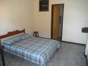 1 bedroom, blackout curtains
