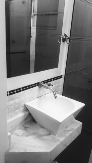 Classic Apartment, 1 Bedroom, Beach View | Bathroom | Shower, towels