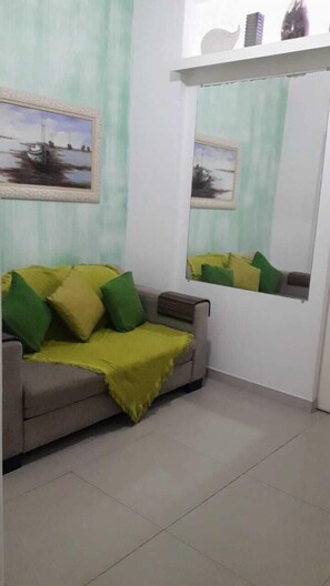 TV de tela plana, filmes pagos