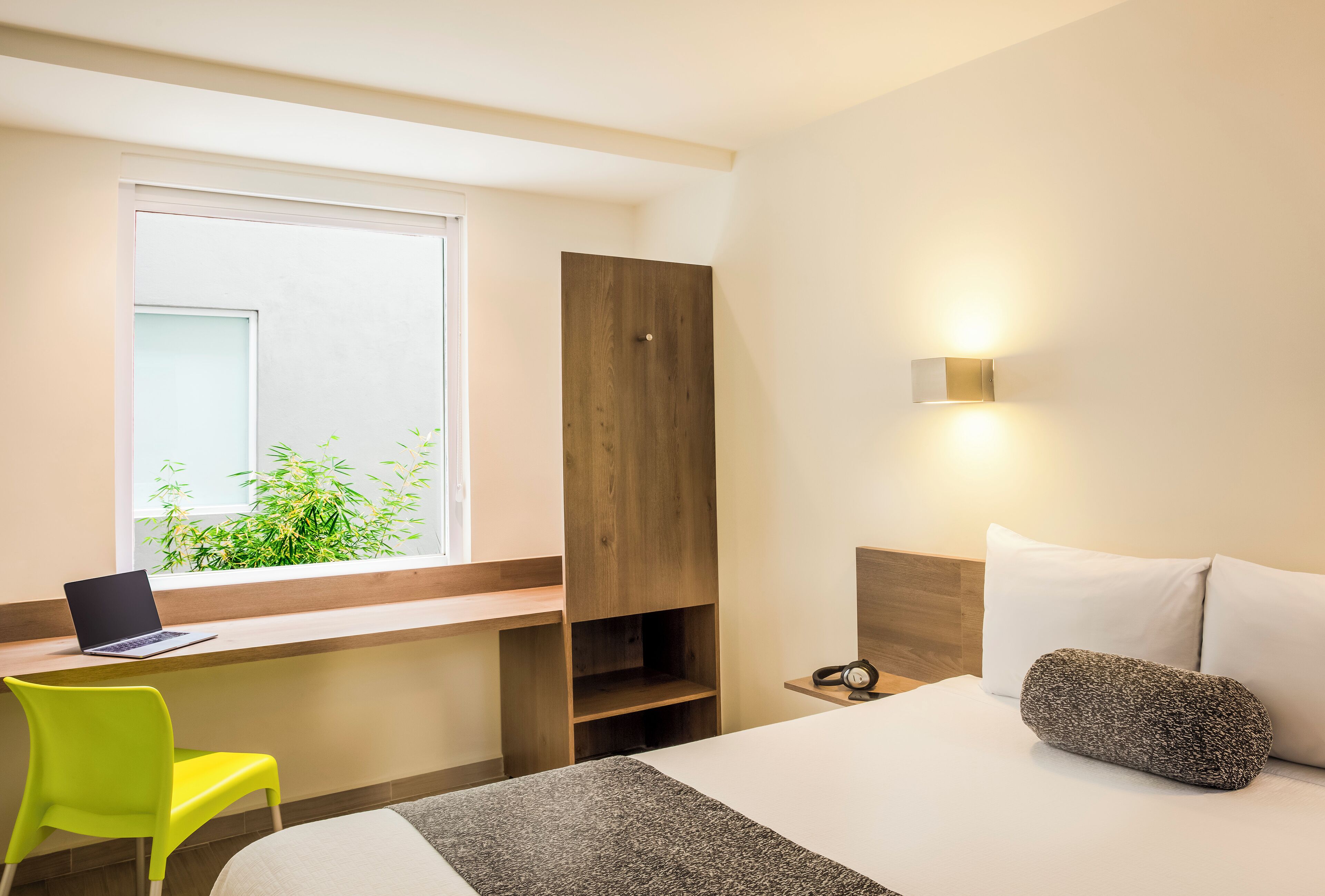 superior room, 1 queen bed, non smoking | desk, blackout curtains, free wifi, wheelchair access