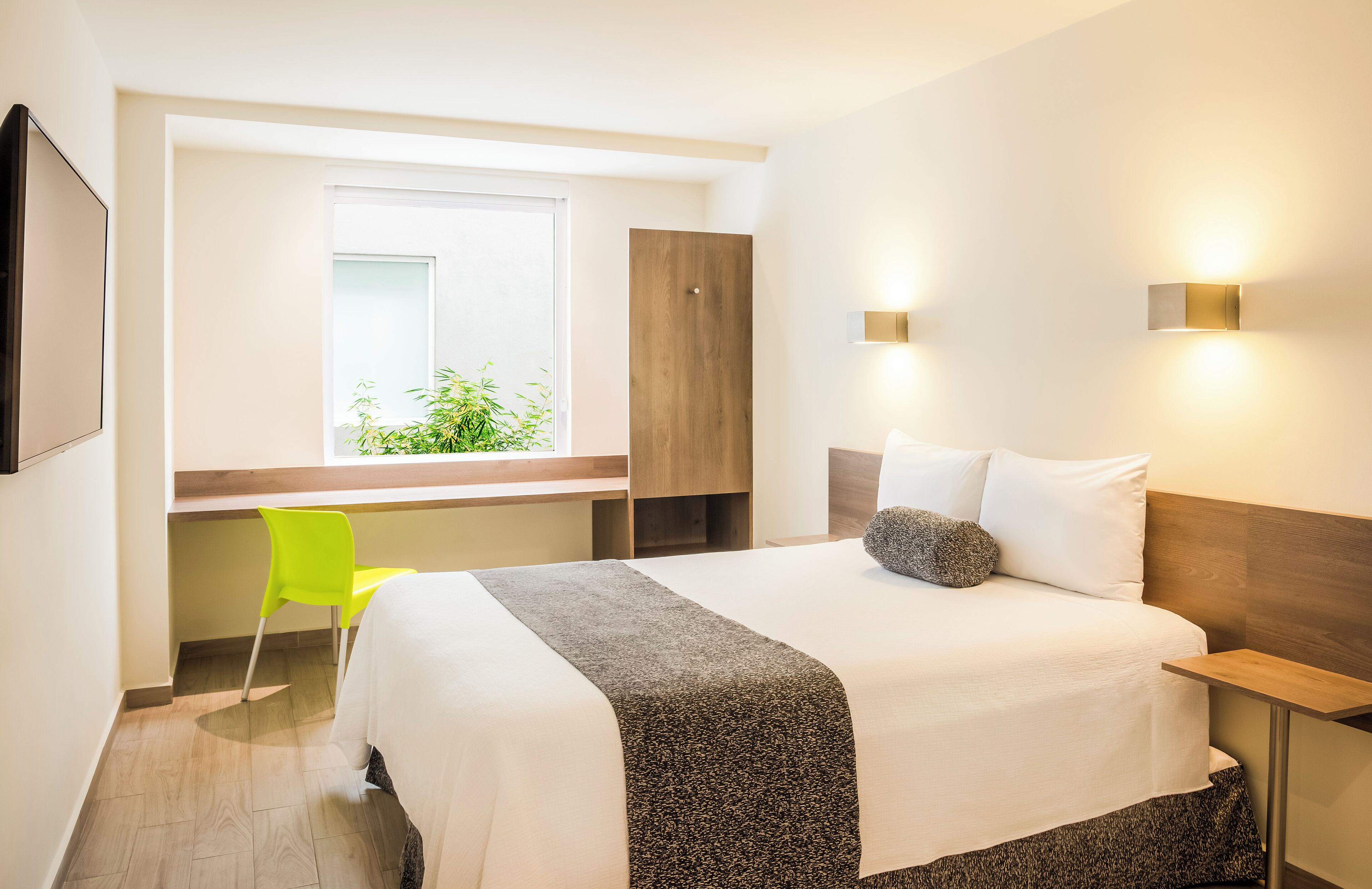 superior room, 1 queen bed, non smoking | desk, blackout curtains, free wifi, wheelchair access