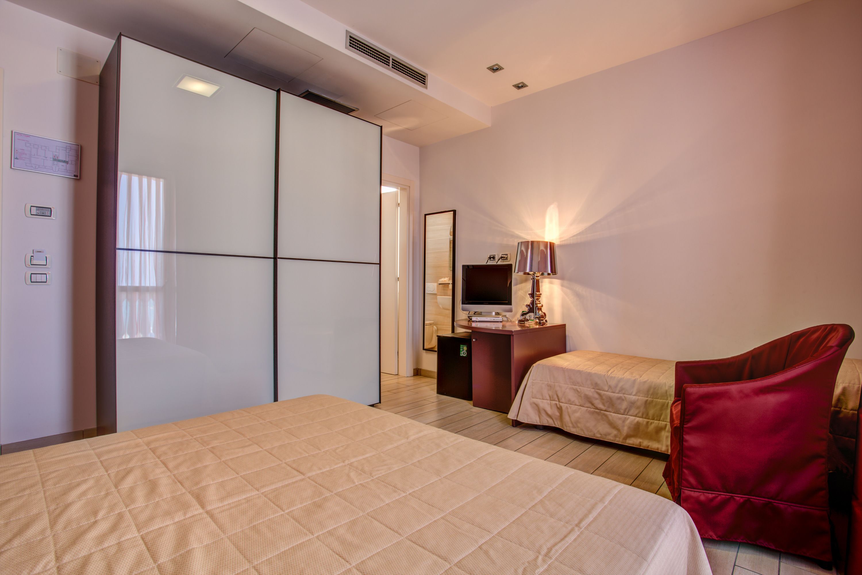triple room, 1 bedroom | minibar, in-room safe, desk, blackout curtains