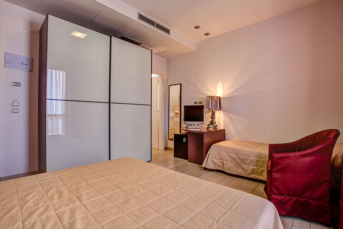 triple room, 1 bedroom | minibar, in-room safe, desk, blackout curtains