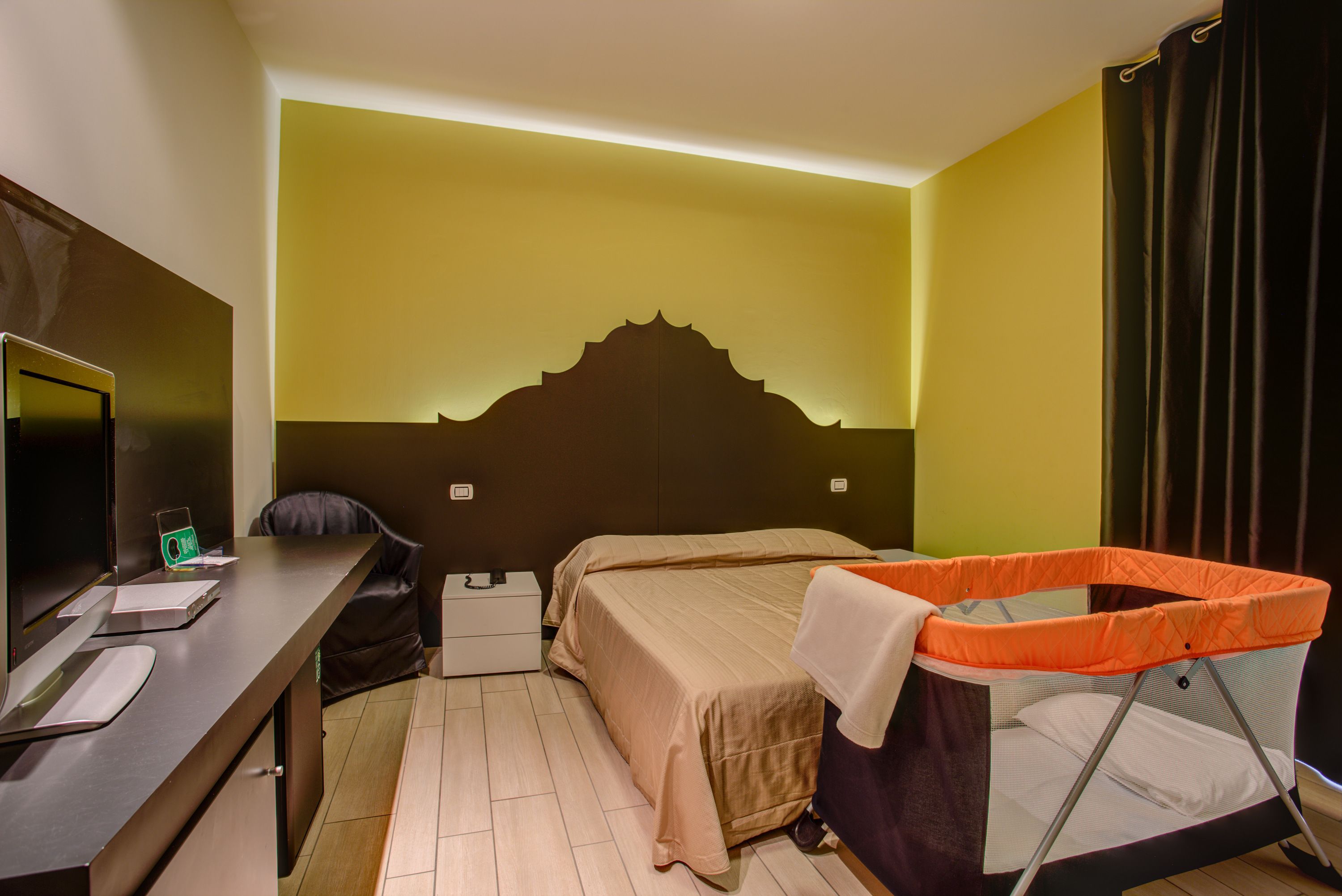 standard double or twin room, 1 bedroom, ensuite, garden area | minibar, in-room safe, desk, blackout curtains