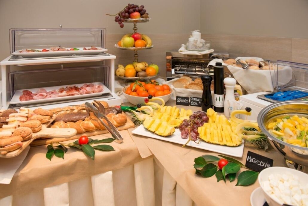 free daily cooked-to-order breakfast