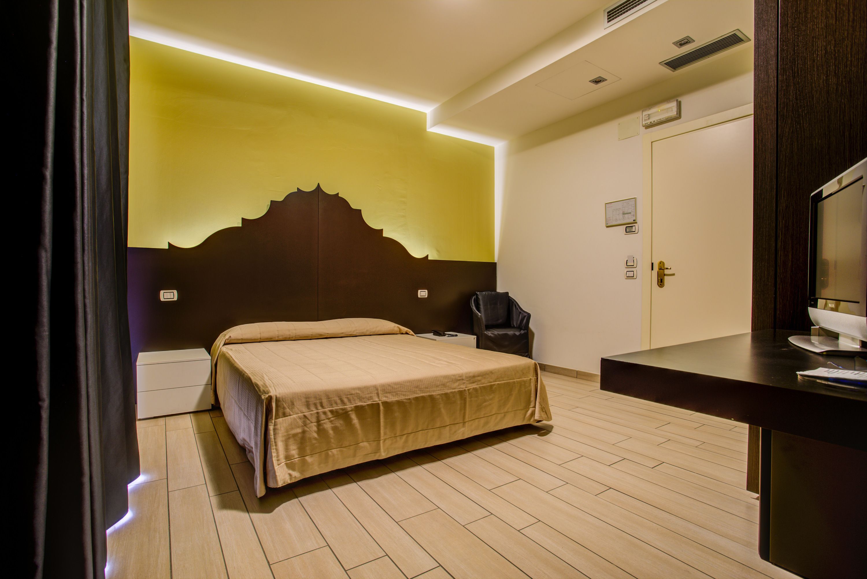 standard double or twin room, 1 bedroom, ensuite, garden area | minibar, in-room safe, desk, blackout curtains