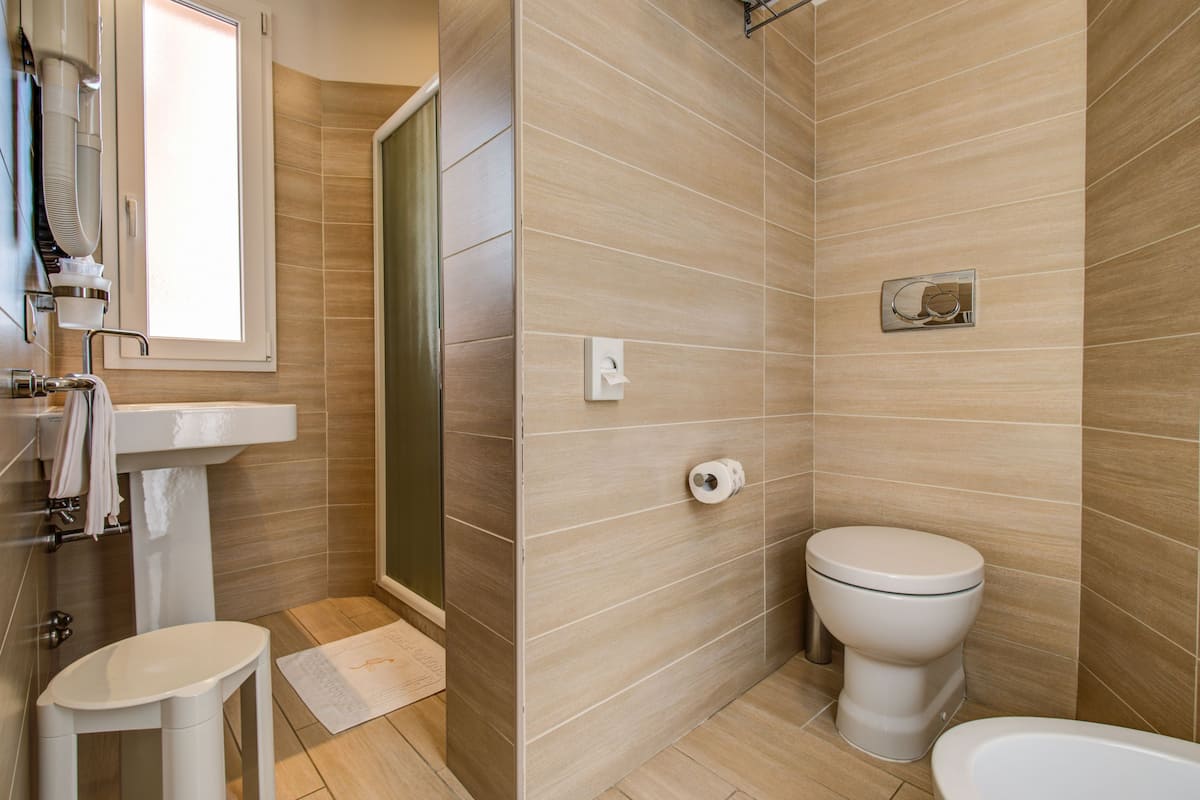 family room | bathroom | shower, hair dryer, bidet, towels