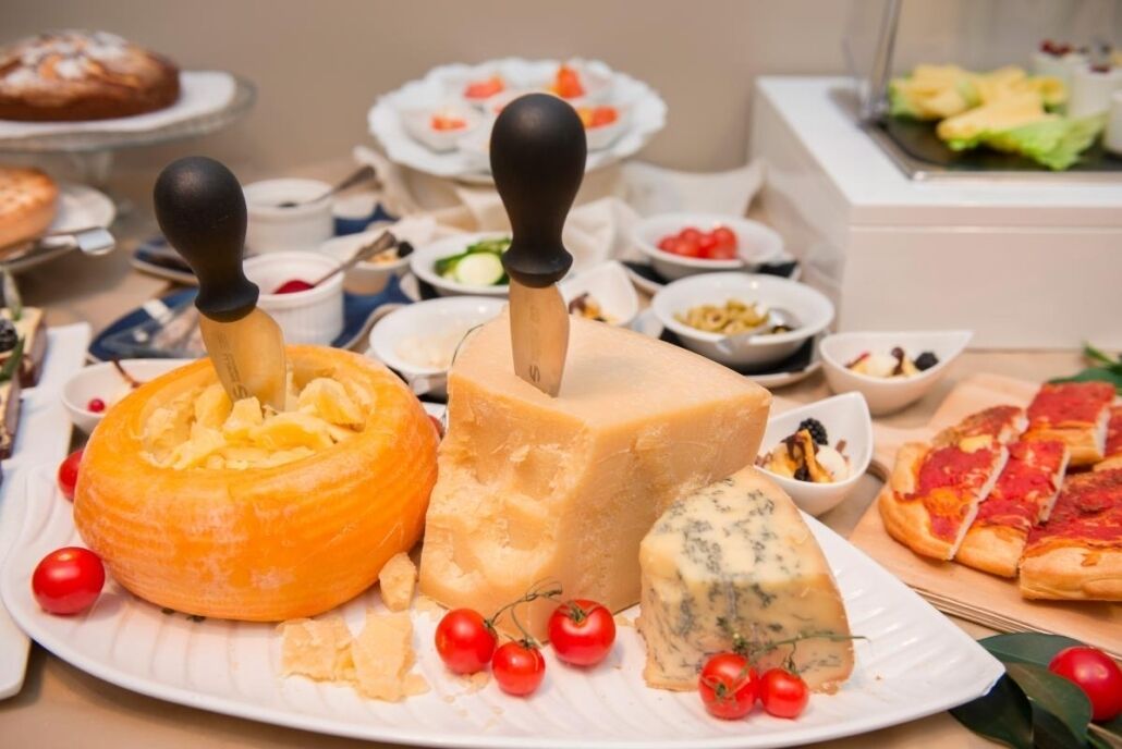 free daily cooked-to-order breakfast