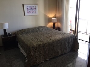 Apartment | Desk, iron/ironing board, free WiFi, bed sheets