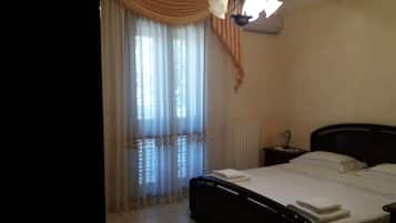 Double Room, Ensuite, Courtyard View | Bed sheets