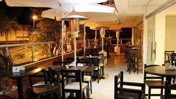 Café da manhã, almoço e jantar