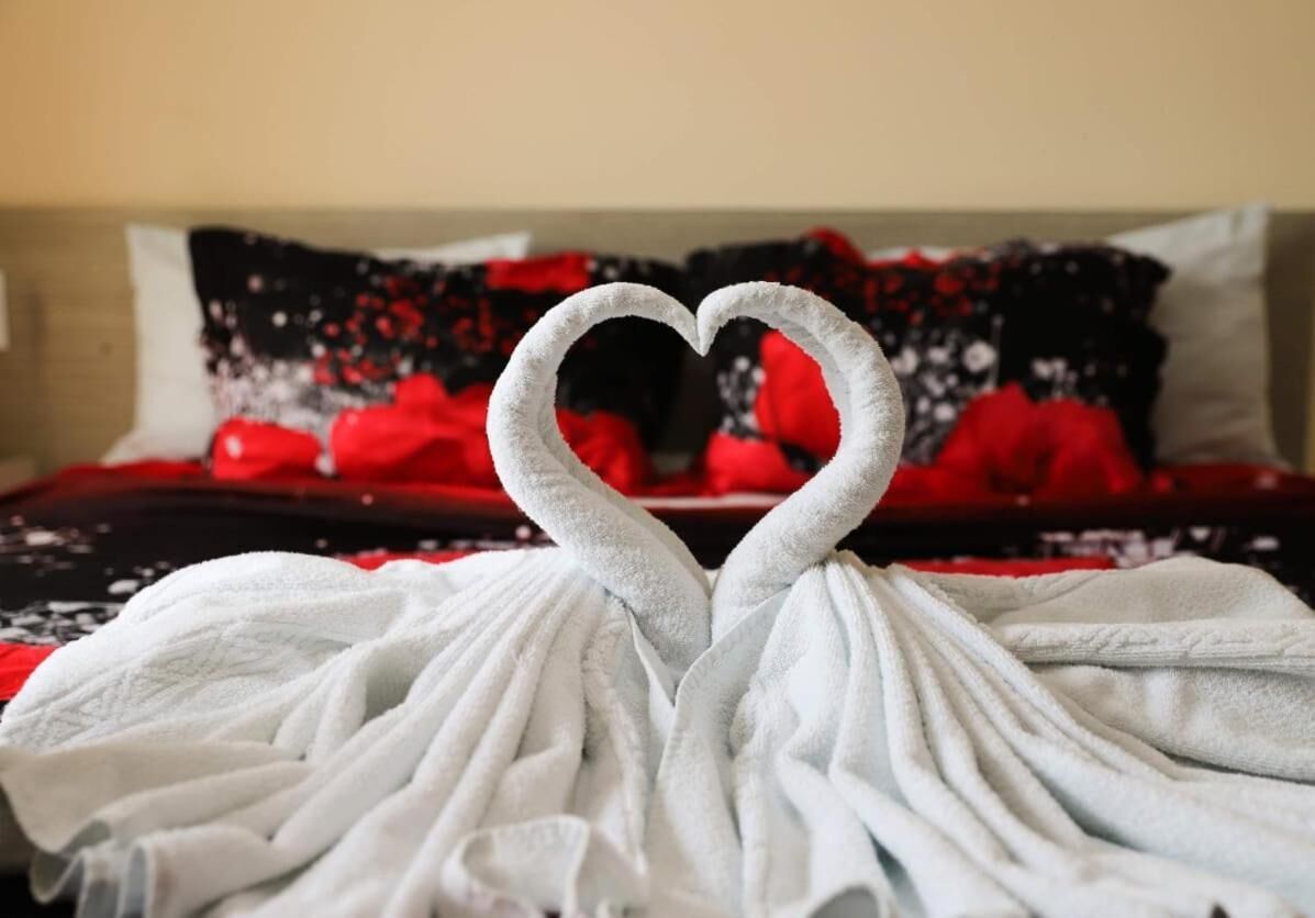 minibar, iron/ironing board, free wifi, bed sheets