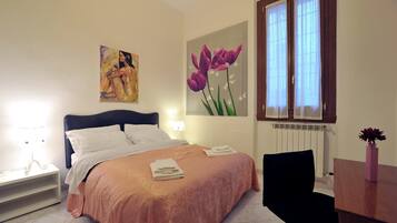 Double Room, Shared Bathroom | Desk, free WiFi