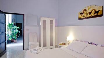 Double Room, Shared Bathroom | Desk, free WiFi
