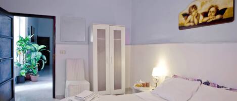 Doppelzimmer, Gemeinschaftsbad | Schreibtisch, kostenloses WLAN