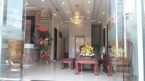 Lobby sitting area - Nang Vang Hotel (Da Lat)