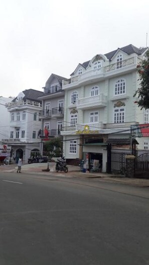 Exterior - Nang Vang Hotel (Da Lat)
