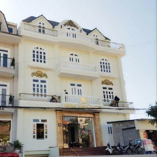 Front of property - Nang Vang Hotel (Da Lat)