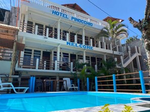 Outdoor pool - Hotel Pinocchio (San Pedro La Laguna)