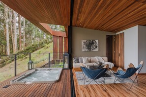 Cabane Classique, 2 chambres, bain à remous, vue lac | Coin séjour