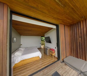 Cabaña clásica, 1 habitación, bañera de hidromasaje | 1 dormitorio, ropa de cama hipoalergénica, minibar