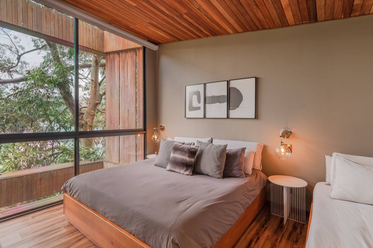 Cabaña Premium, 2 habitaciones, hidromasaje, vista al lago | 1 habitación, ropa de cama hipoalergénica, minibar y escritorio 