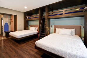 Quarto, acessível, banheira | Cofres nos quartos, escrivaninha, cortinas blackout