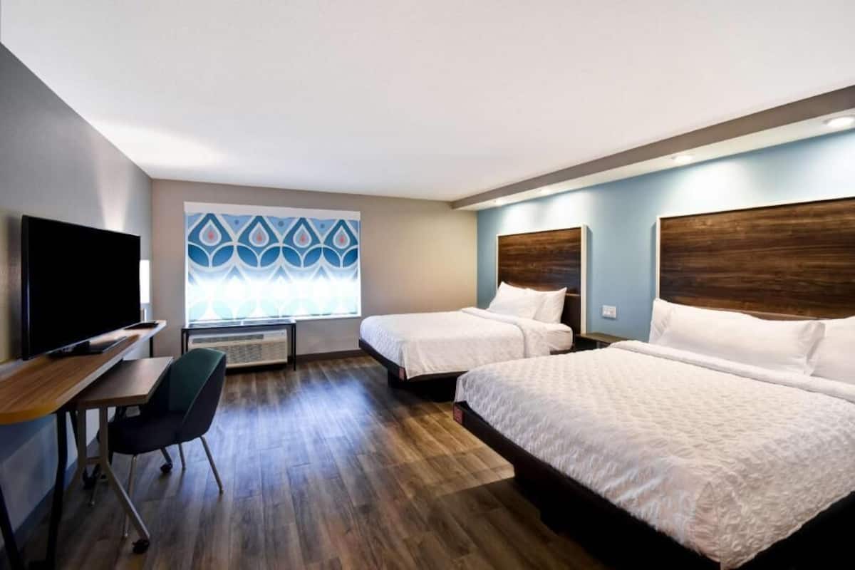 Hypo-allergenic bedding, iron/ironing board, free WiFi, bed sheets