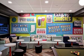 Lobby - Tru by Hilton Fort Wayne, IN (Fort Wayne)