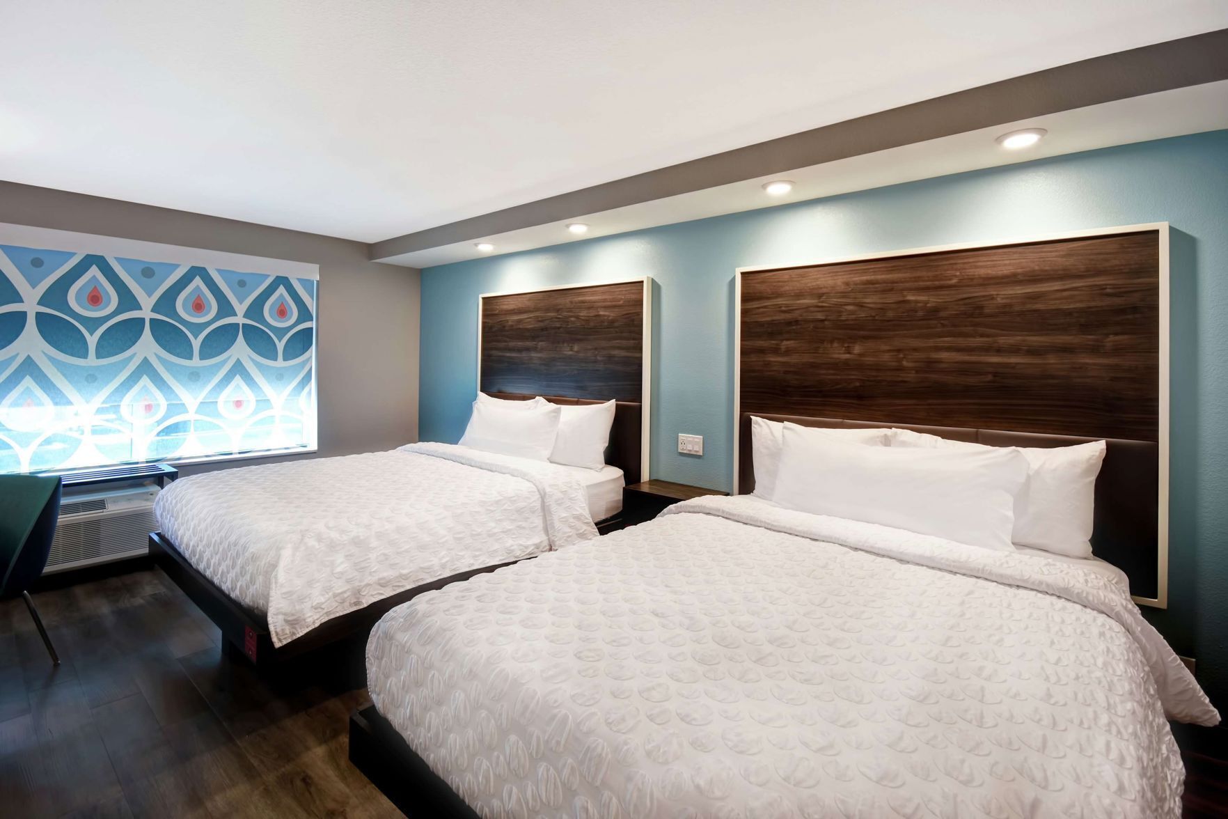 Hypo-allergenic bedding, iron/ironing board, free WiFi, bed sheets
