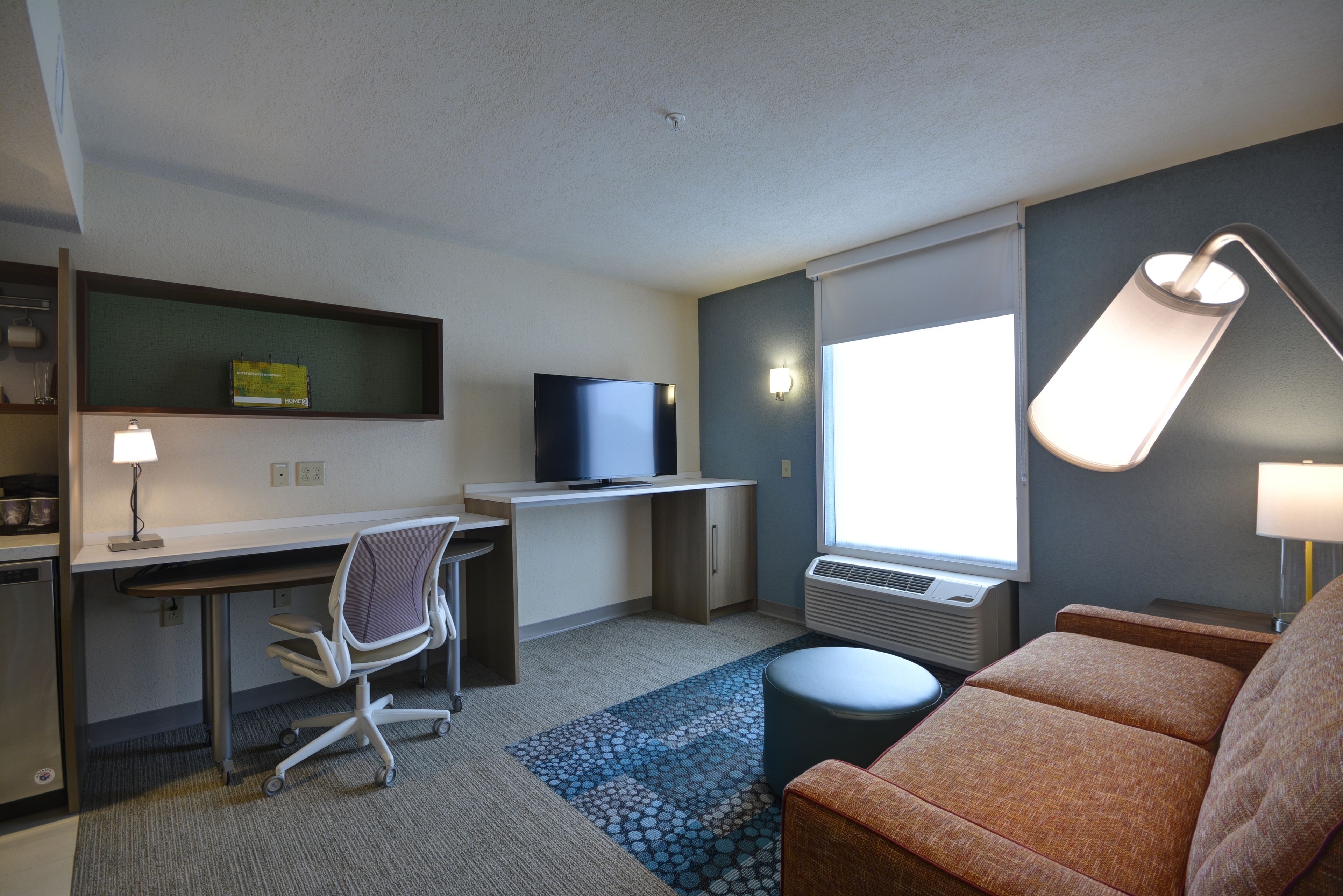 suite, 1 queen bed, accessible (roll-in shower) | room amenity
