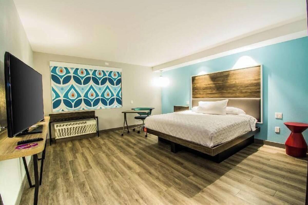 In-room safe, desk, laptop workspace, cribs/infant beds
