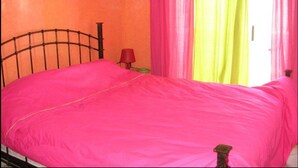 2 chambres, fer et planche à repasser, Wi-Fi gratuit, draps fournis
