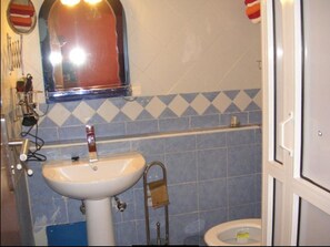 Apartamento | Baño | Ducha y toallas