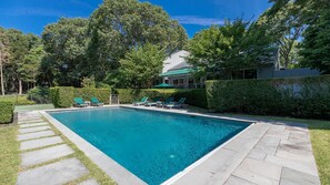 A heated pool - Minutes to Southampton and Sag Harbor Villages, Sun-Lit Interiors,... (Southampton)