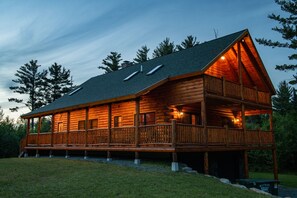 Exterior - Custom Built Log Cabin Twin Mountain Bretton Woods Cannon Franconia 3 King beds (Twin Mt)