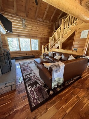 Smart TV, fireplace, Netflix, streaming services