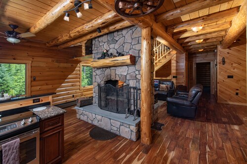 Custom Built Log Cabin Twin Mountain Bretton Woods Cannon Franconia 3 King beds