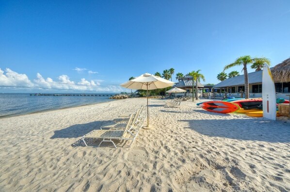 Beach nearby, sun-loungers, beach towels
