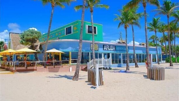 A beachside building with a sign reading "ARUBA". - BY THE SEA VACATION VILLAS 4 BED/PRIVATE POOL/ WALK TO EVERYTHING. Amazing location! (Lauderdale-by-the-Sea)