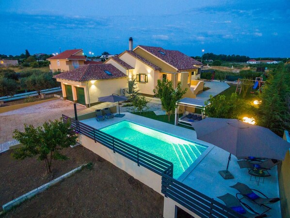 Pool - Great Villa Field Hills with sauna and jacuzzi (Poljica-Brig)