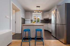 Refrigerador, microondas, horno y lavavajillas 