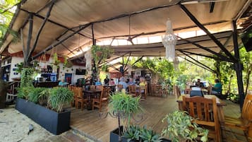 Breakfast, lunch, dinner served; local and international cuisine