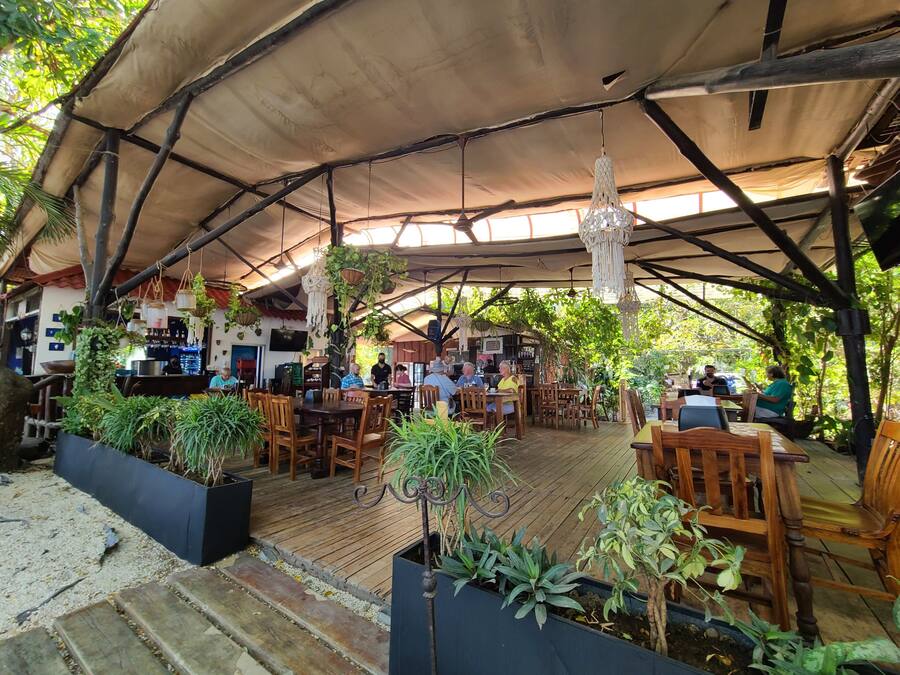 Breakfast, lunch, dinner served; local and international cuisine